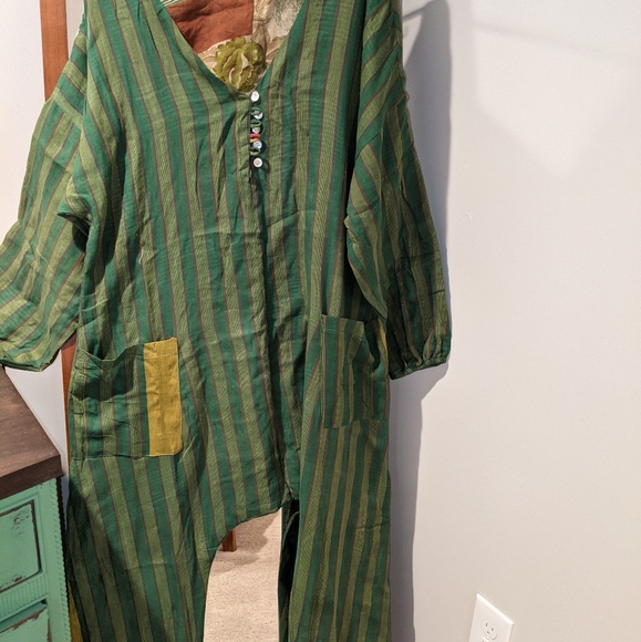 So boho🌼🌼 Kantha reversible romper with pockets. - Picture 6 of 12